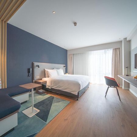 Holiday Inn Express Shanghai Huijin By Ihg ภายนอก รูปภาพ