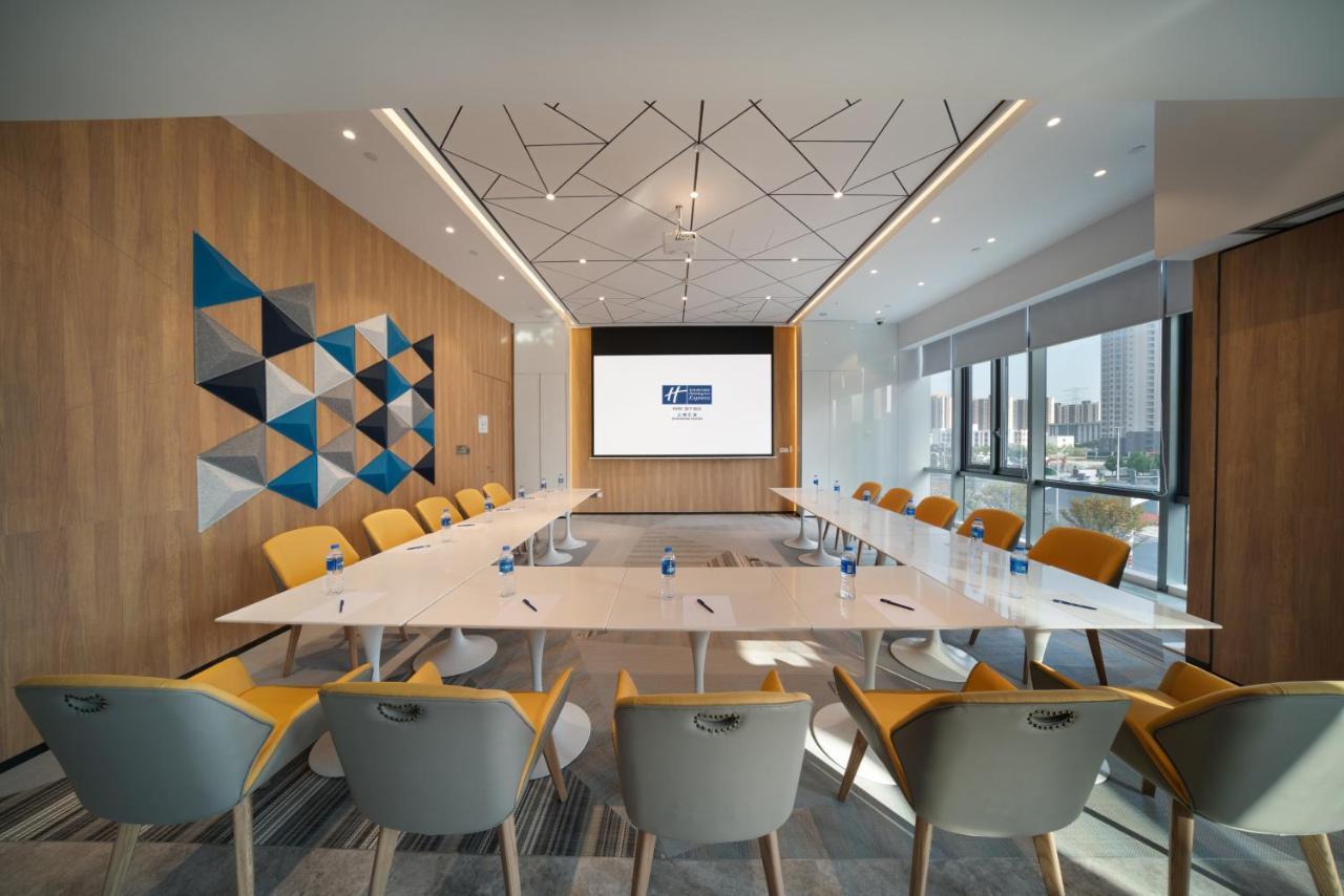 Holiday Inn Express Shanghai Huijin By Ihg ภายนอก รูปภาพ