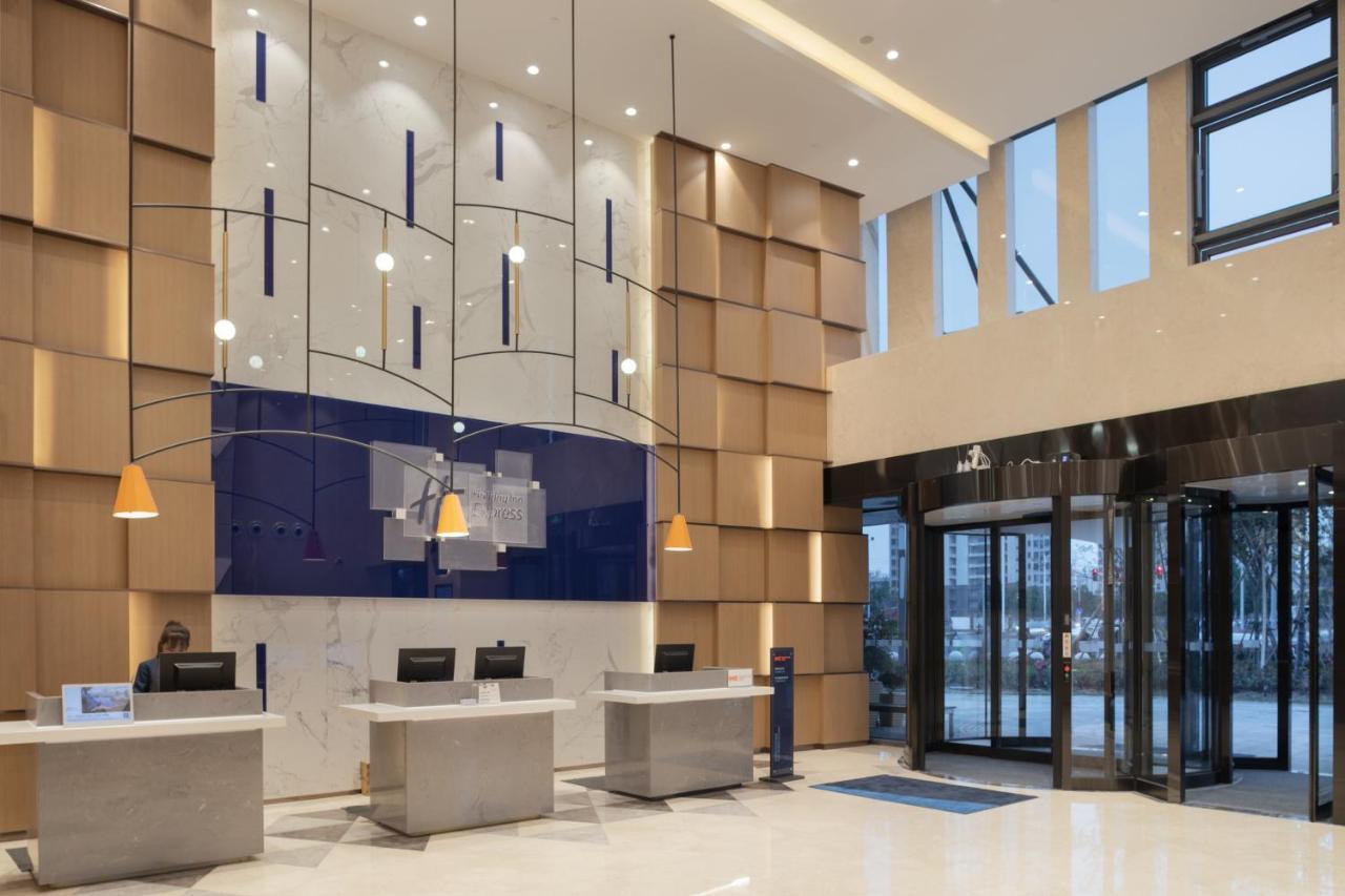 Holiday Inn Express Shanghai Huijin By Ihg ภายนอก รูปภาพ